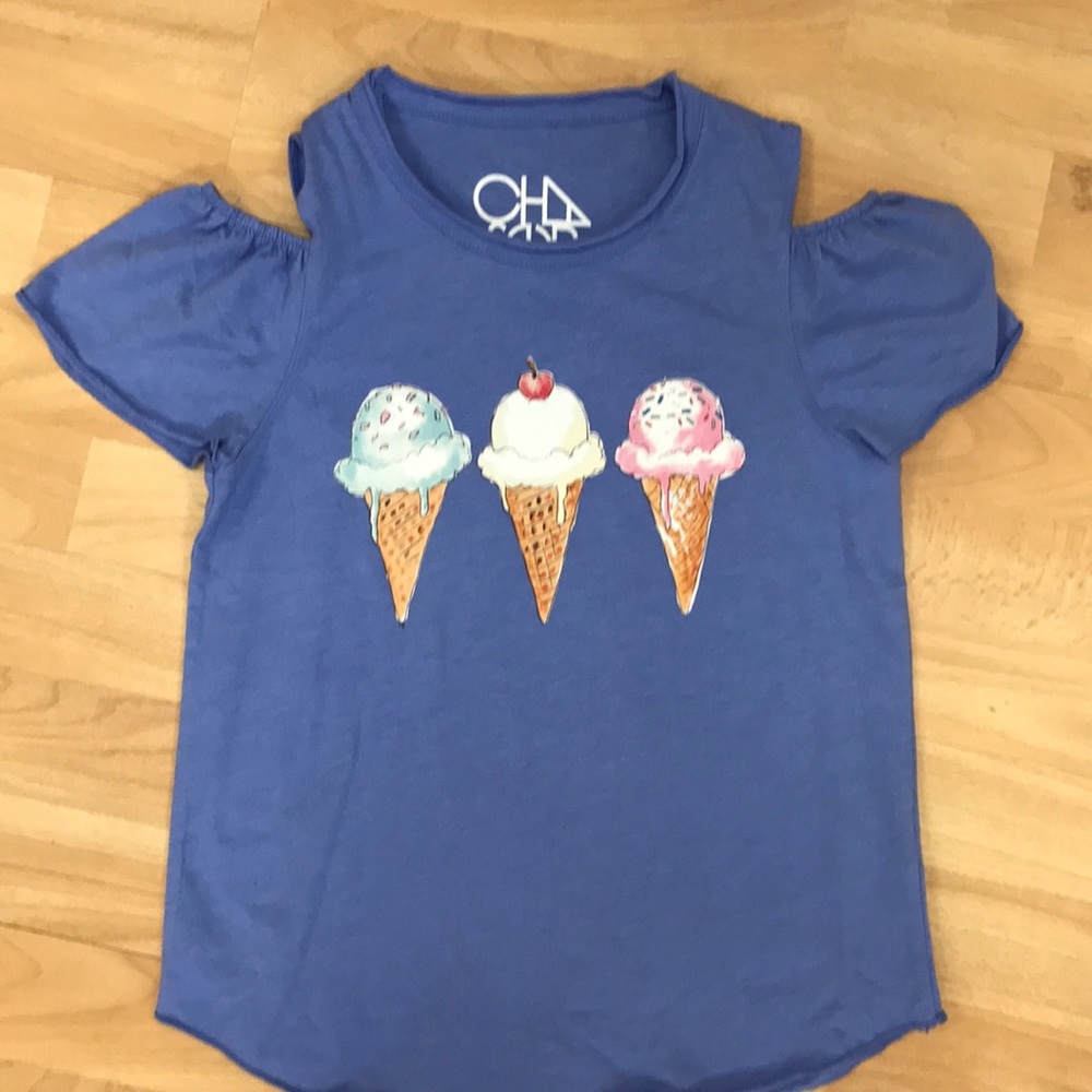 Cold shoulder tee
